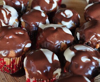 Søthunger Mørk og Lys Sjokolademuffins med Hvetekim