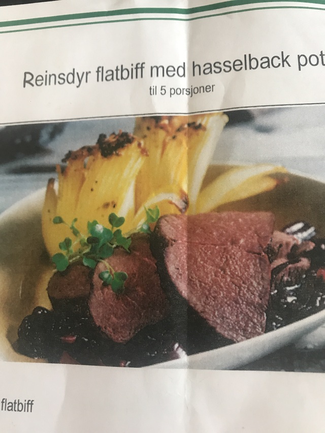 Reinsdyr flatbiff med hasselbackpoteter poteter