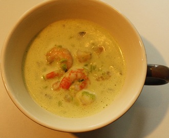 Grønn ertersuppe med scampi