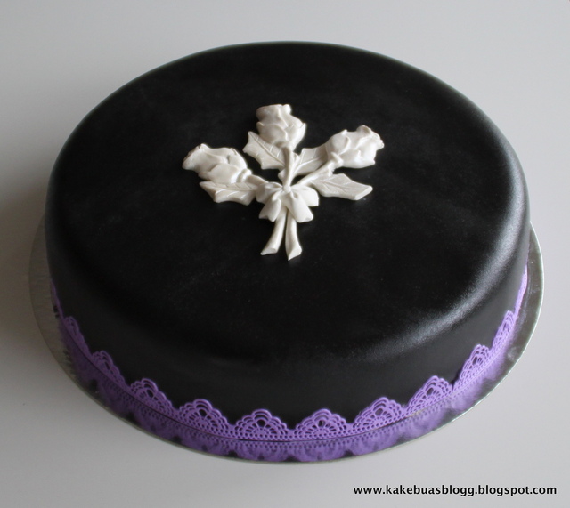 Sjokoladekake med Sugarveil bord