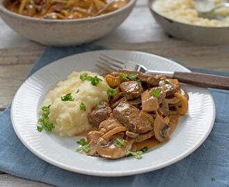 Rask biff stroganoff med potetmos