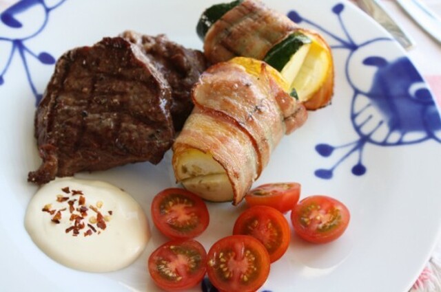 Entrecote og grillet innpakket squash