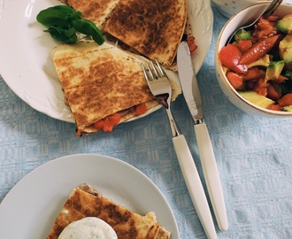 Vegetariske quesadilla med avokadosalat og dipp