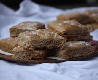 Saftig speltbrød i langpanne