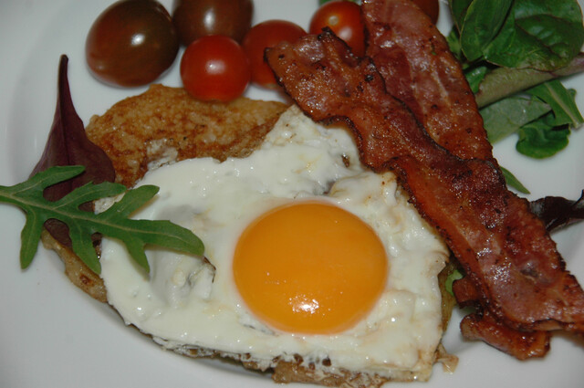 Røstipoteter med egg og bacon