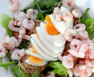 Salat med reker egg og nudler