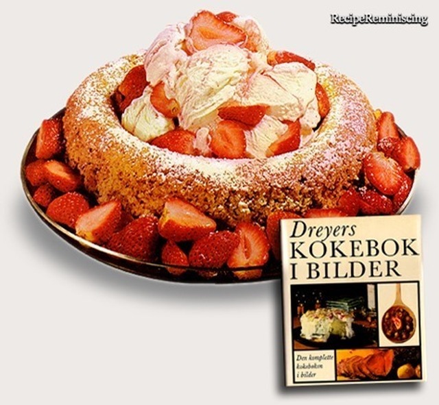 Almond Wreath With Ice Cream & Strawberries / Mandelkrans Med Is & Jordbær