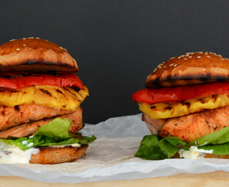 Chilimarinert lakseburger med grillede ananas