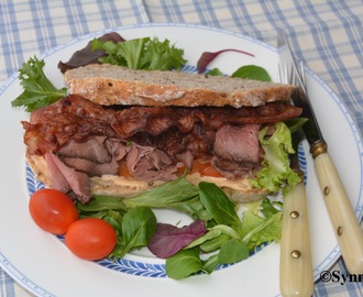 Sandwich med roastbeef og chilihonningmajones