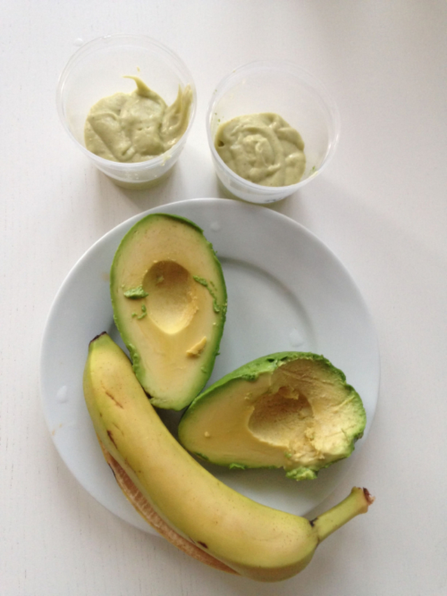 Babymat av avocado og banan - mildt og søtt.
