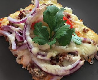 LCHF Cabbage Pizza