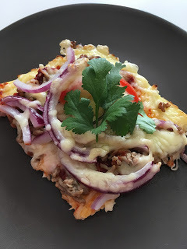 LCHF Cabbage Pizza