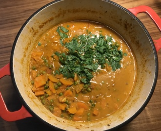 Gajar matar curry – Gulrøtter og erter i mild, aromatisk saus