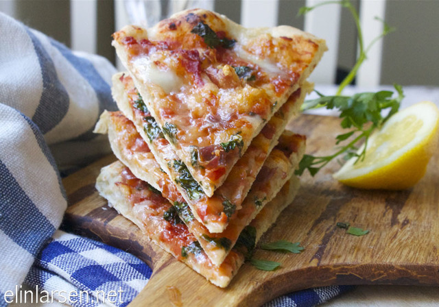 Eltefri pizza med parma, mozzarella og persille med hjemmelaget pizzasaus