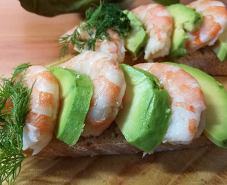 PARISERLOFF MED HVITLØKSMØR, REKER OG AVOCADO