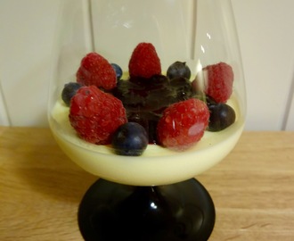 Panna cotta med hvit sjokolade & blåbærkompott  ♥