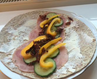 Lunsjtips: Lefse fylt med kremost, skinke og soltørkede tomater