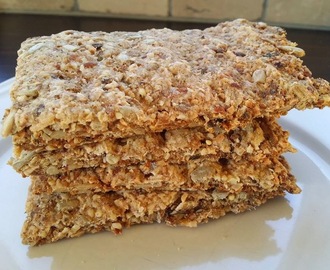 Hjemmelagde glutenfrie knekkebrød med kokos