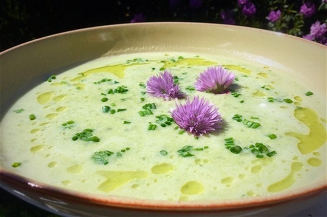 Suppe fra hagens grøde, pluss litt til?