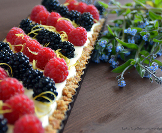 Kremost terte med sommer bær (uten baking)