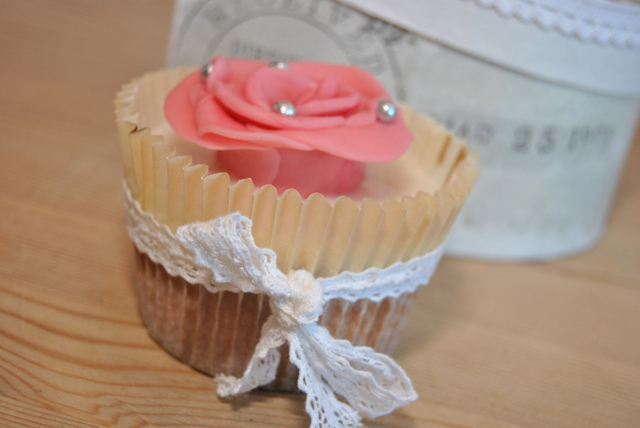 Cupcakes med marsipanrose