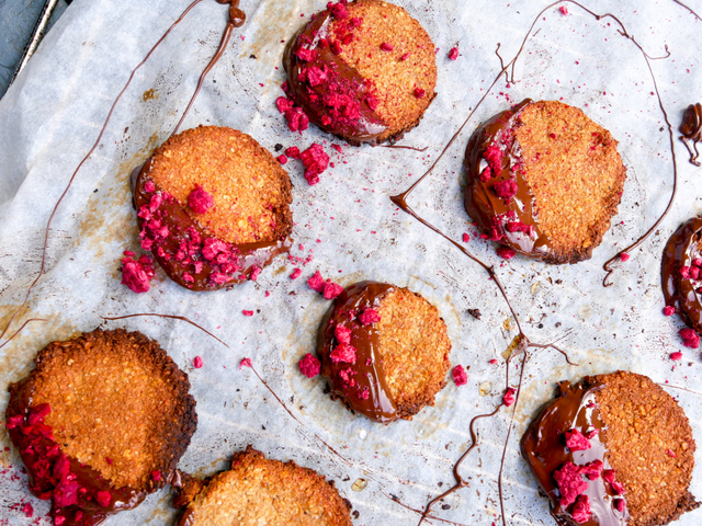 Kokos cookies av kun 2 ingredienser; sukkerfri, glutenfri, egg og melkefri!