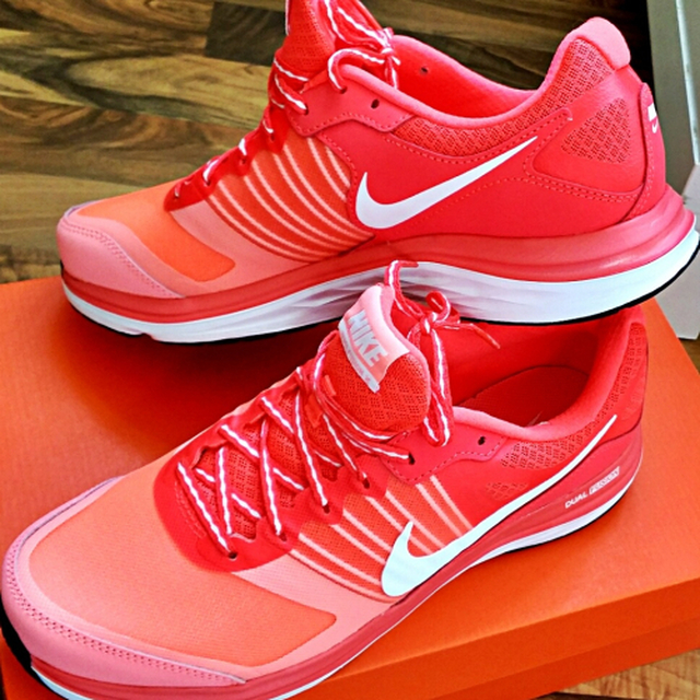 New in!! Nike running shoes!!