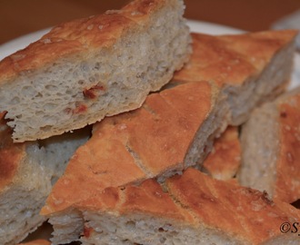 Focaccia med rug og soltørkede tomater