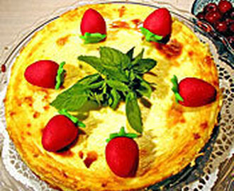 Vaniljcheesecake med rödvinsinkokta bigarråer