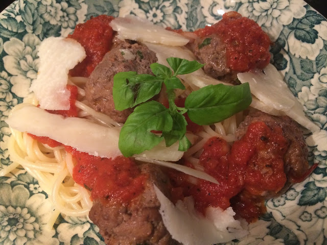 Var dags mat - Italienska köttbullar med salviadoftande tomatsås, 4 port