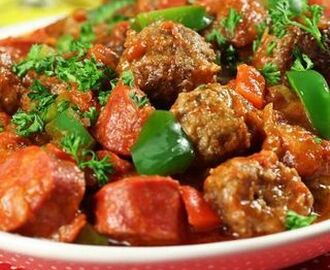 Köttbullar och chorizo i tomatsalsa