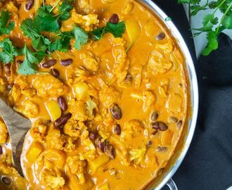 Vegetarisk korma – indisk vegetarret med blomkål og kidneybønner