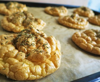 Luftigt fluffiga, mjuka och kryddade cloud bread (eller 'oopsies') med majonnäs