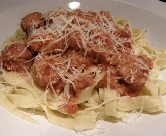 Pastasås på färsk salsiccia med hemlagad tagliatelle