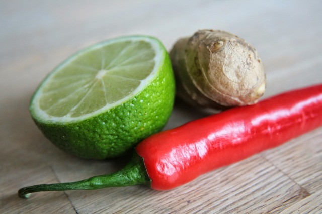 Kokoskokt torsk med lime, ingefära och chili