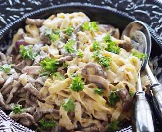 Krämig pasta med lövbiff och gorgonzola