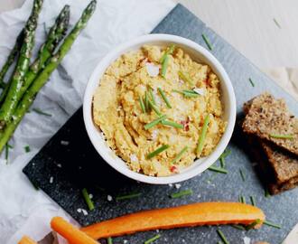 Indian Hummus with Grilled Aspargus, Grilled Wholemeal Bread and Carrot Sticks