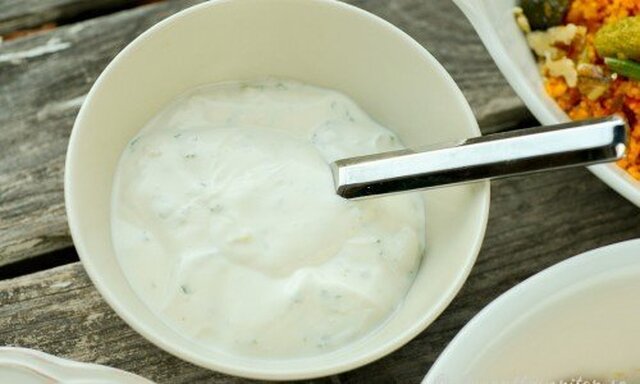 Yoghurtsås med vitlök
