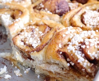 Kanelbullar i långpanna