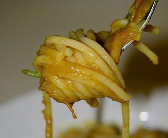 Pastasås med curry, purjo och skinka