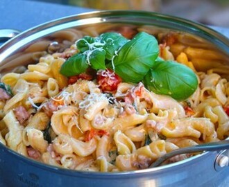 Pasta med salsiccia och spenat.