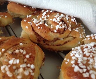 Äpple ,kanel o mandelmassebullar