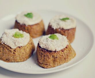 Veganska morotsmuffins med nötglasyr