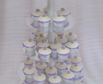 Bröllopstårta med cupcakes