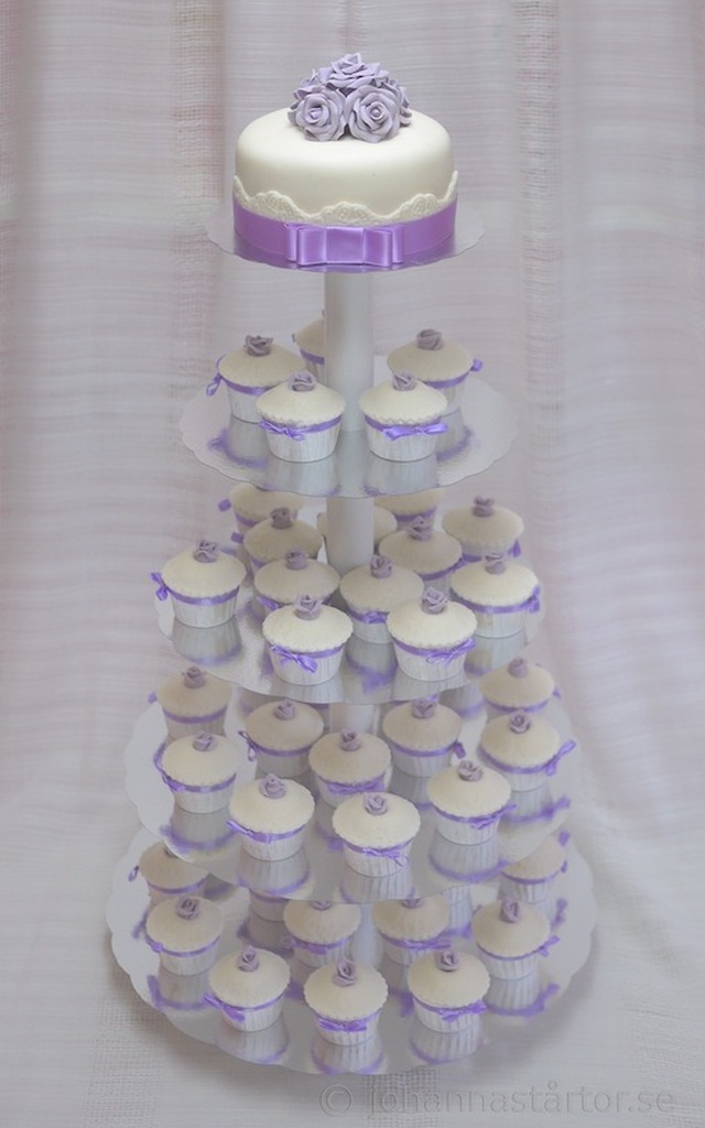 Bröllopstårta med cupcakes