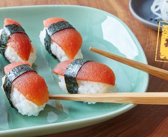 Sushi med marinerade tomater