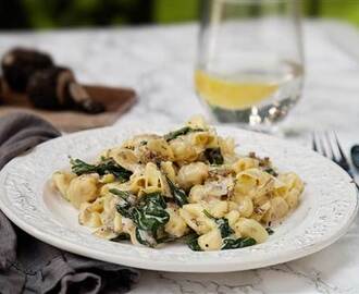 Krämig tryffelpasta med parmesan och spenat