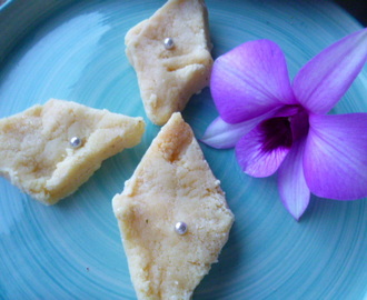 Mjölkbarfi – Milk barfi – Indisk sötsak gjord på mjölk