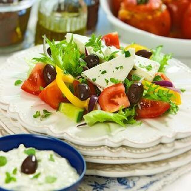 Choriatiki Salata - grekisk bondsallad med fetaost