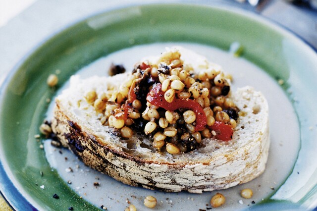 Topping med grillad paprika och tapenade